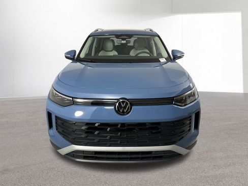 Used 2025 Volkswagen Tiguan SE image 25