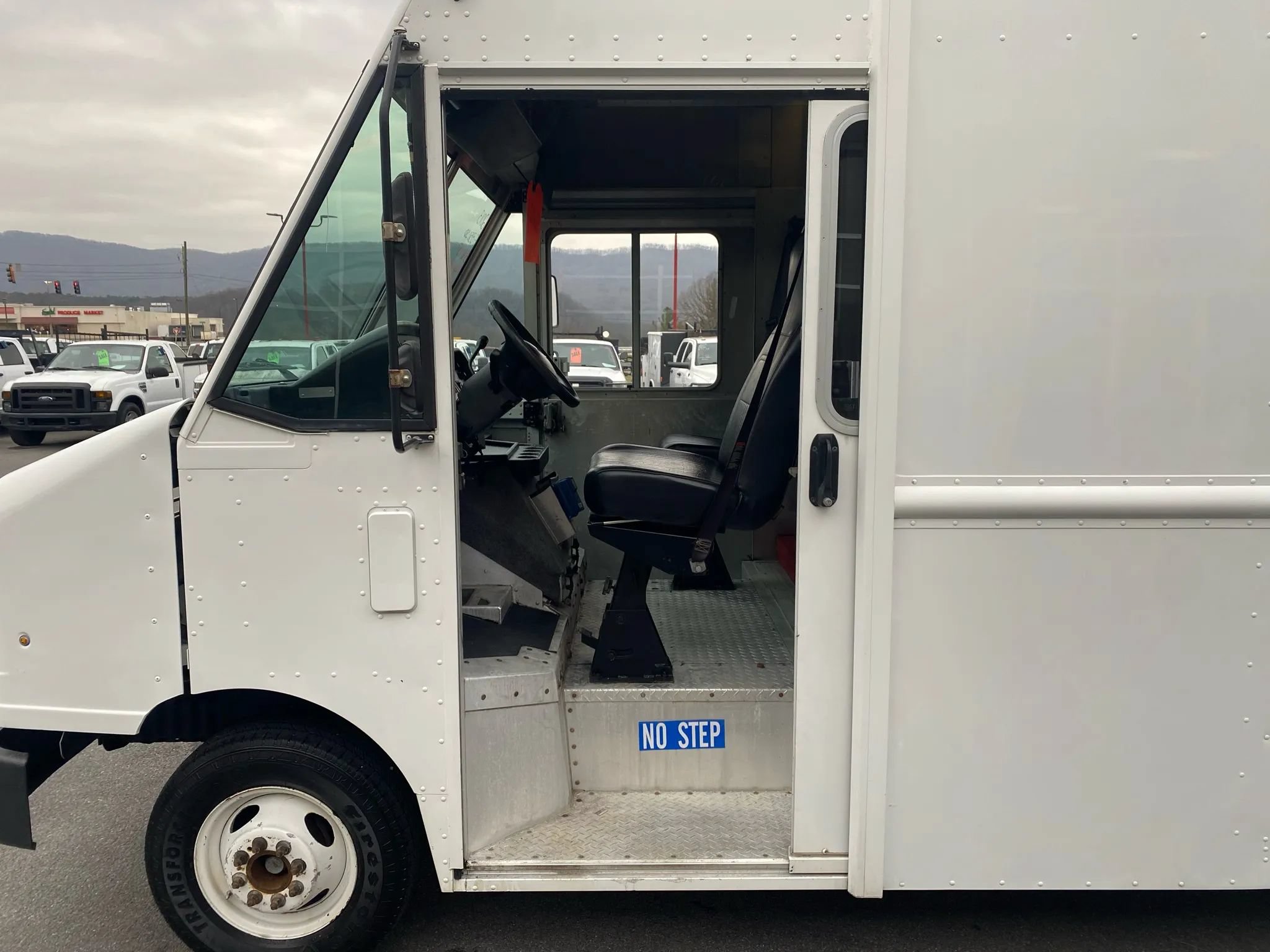 Used 2013 Ford E-350 and Econoline 350 Super Duty w/ Air Conditioning Prep Pkg RWD image 7