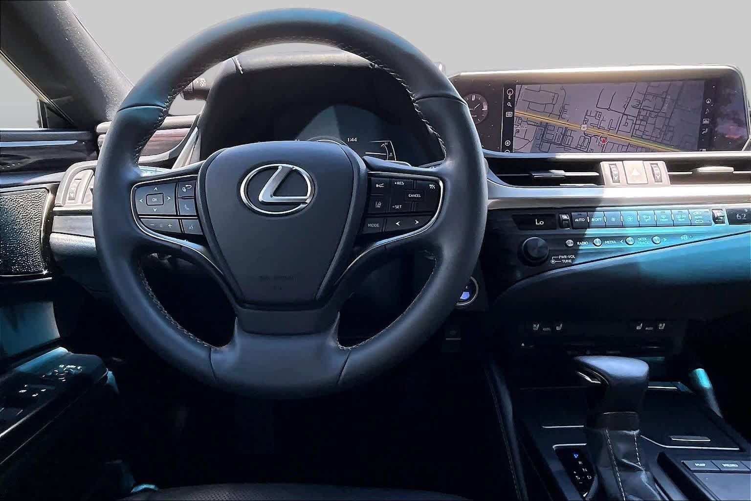 Used 2020 Lexus ES 300h w/ Premium Package FWD image 6