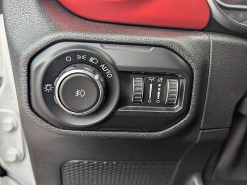 Used 2021 Jeep Wrangler Unlimited Rubicon AWD/4WD image 12