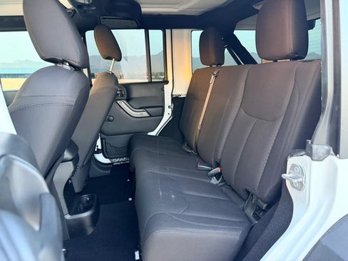 Used 2017 Jeep Wrangler Unlimited Sport w/ Connectivity Group AWD/4WD image 8