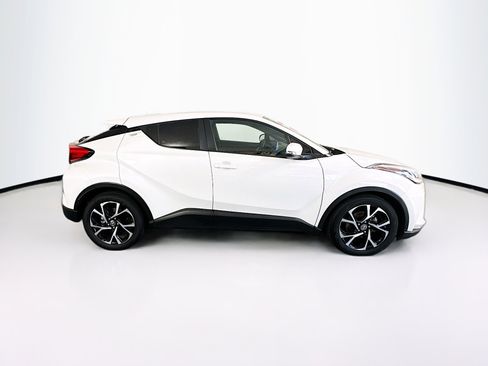 Used 2021 Toyota C-HR XLE image 2