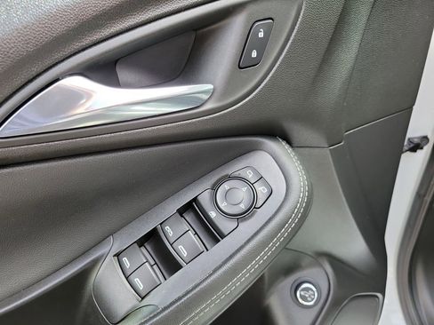Certified 2022 Buick Encore GX Select w/ Experience Buick Package FWD image 3