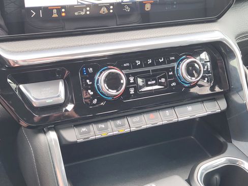 Used 2024 GMC Sierra 1500 Denali image 23