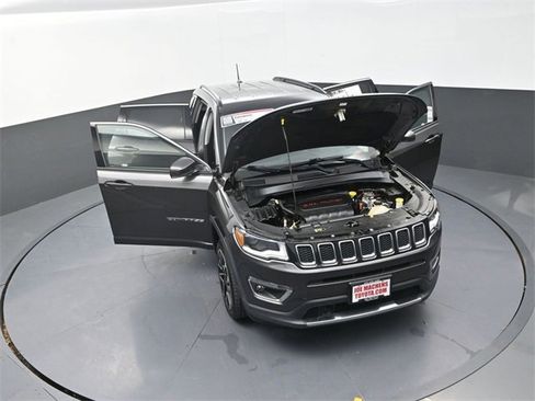 Used 2018 Jeep Compass Limited w/ Safety & Security Group image 36