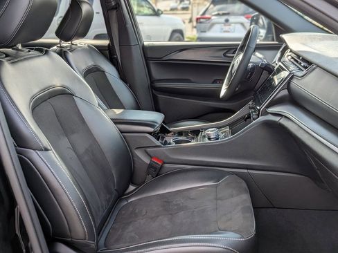 Used 2023 Jeep Grand Cherokee L Laredo image 22