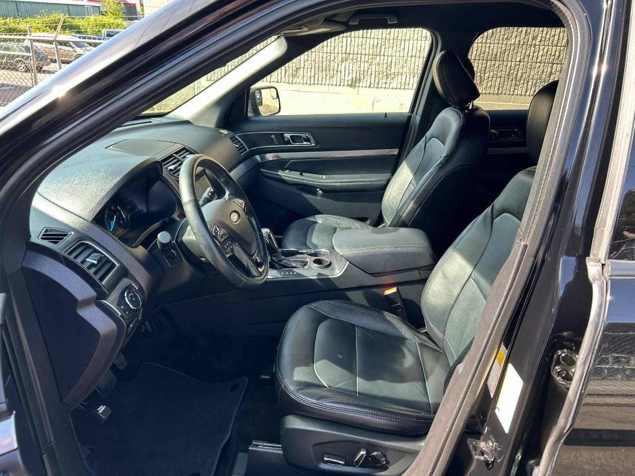 Used 2018 Ford Explorer XLT w/ Equipment Group 202A FWD image 9