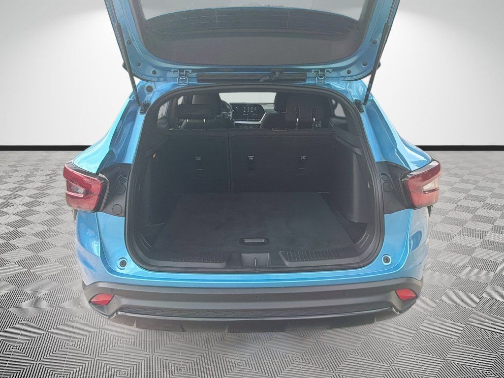 Used 2025 Chevrolet Trax RS w/ Driver Confidence Package FWD image 45