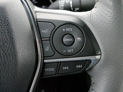 Used 2020 Toyota Avalon Limited image 25