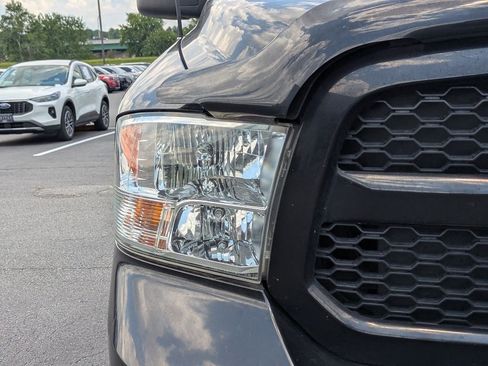 Used 2018 RAM 1500 Express w/ Express Value Package RWD image 9