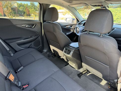 Used 2022 Chevrolet Malibu LT image 36
