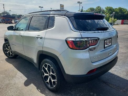 Used 2025 Jeep Compass Limited AWD/4WD image 12