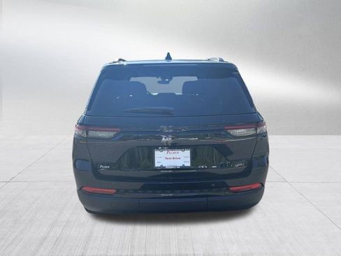 New 2025 Jeep Grand Cherokee Limited w/ Black Appearance Package image 6