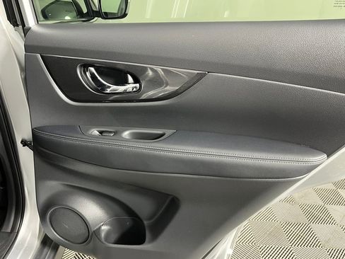 Used 2020 Nissan Rogue SV image 14