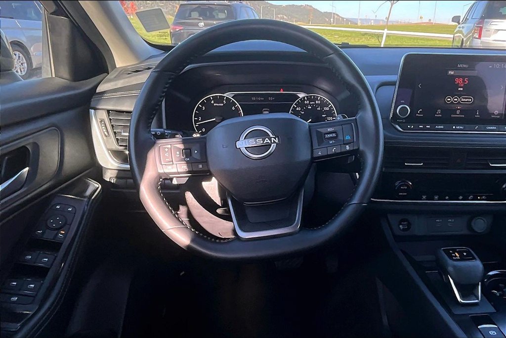 Used 2025 Nissan Rogue SV AWD/4WD image 5