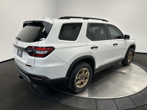 Certified 2025 Honda Pilot TrailSport image 6