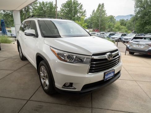 Used 2014 Toyota Highlander Limited Platinum AWD/4WD image 2