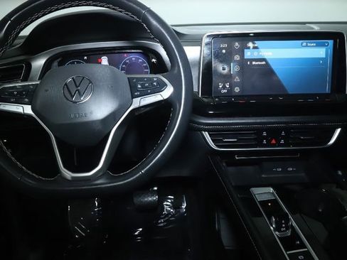 Used 2024 Volkswagen Atlas Cross Sport SE w/ Panoramic Sunroof Package image 28