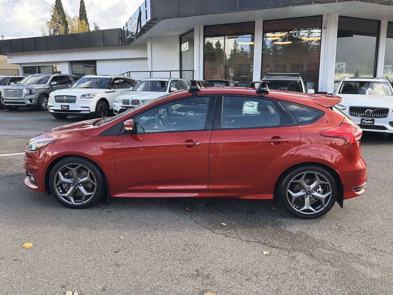 Used 2018 Ford Focus ST FWD image 3