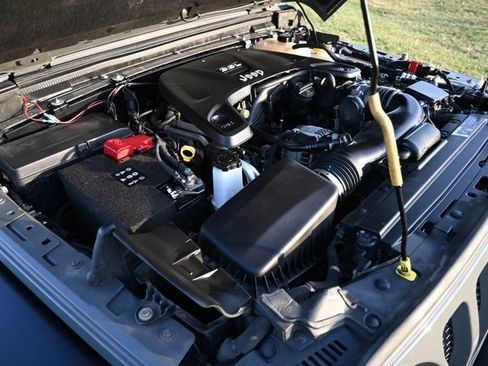 Used 2020 Jeep Wrangler Sport image 14