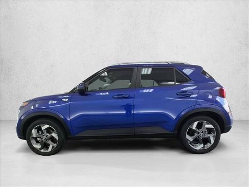 Certified 2025 Hyundai Venue Limited FWD image 9