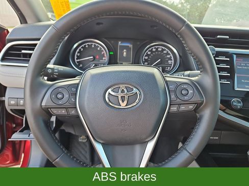 Used 2018 Toyota Camry SE w/ Moonroof Package image 10