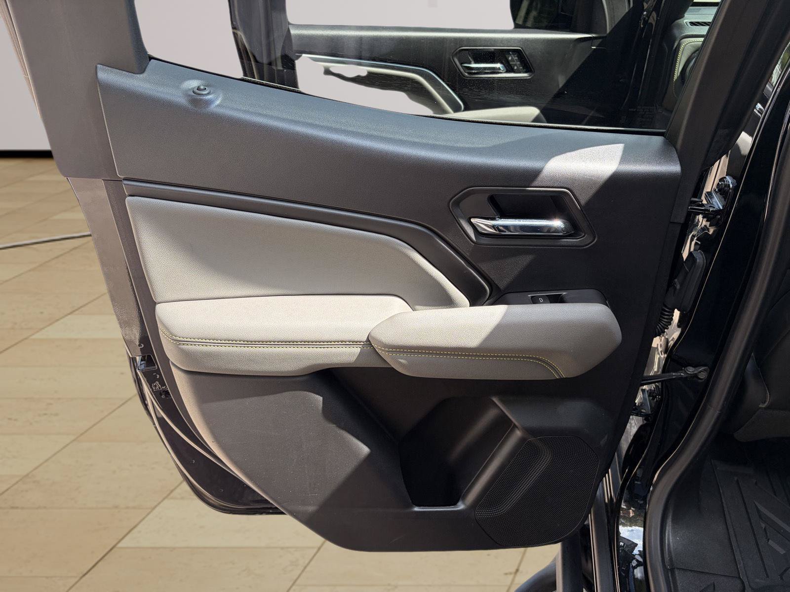 Used 2025 Chevrolet Colorado ZR2 w/ Midnight Edition AWD/4WD image 56
