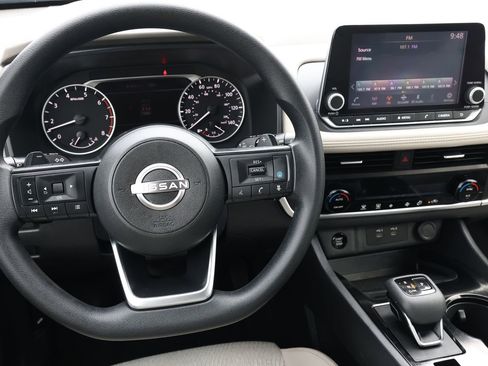 Used 2024 Nissan Rogue SV image 16