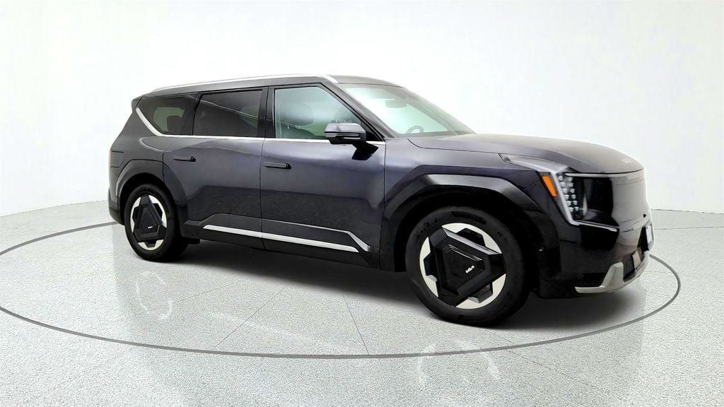 Used 2026 Kia EV9 Land AWD/4WD image 3