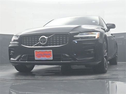Used 2024 Volvo S60 B5 Plus image 29