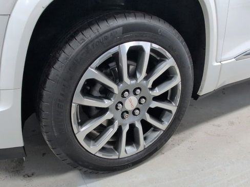 Certified 2021 GMC Acadia Denali w/ GMC Pro Grade Package image 9