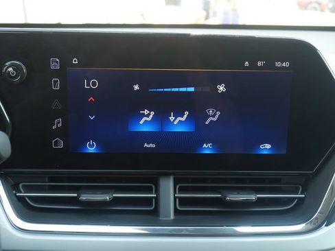 Used 2025 Chevrolet Trax LT FWD image 18