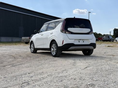 Used 2023 Kia Soul S FWD image 4