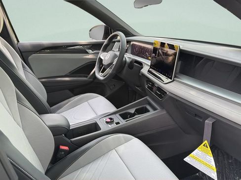 New 2026 Volkswagen Tiguan SE R-Line FWD image 32