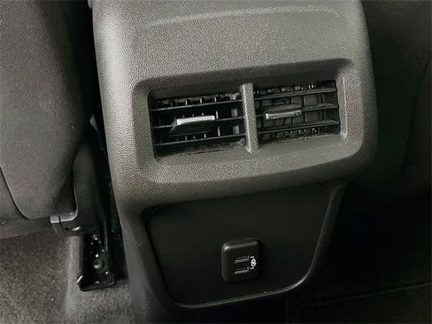 Used 2023 Chevrolet Equinox LT w/ Driver Convenience Package image 28