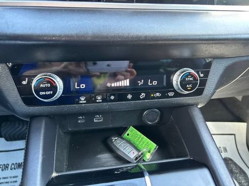 Used 2023 Mitsubishi Outlander SE AWD/4WD image 16