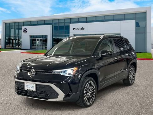 New 2026 Volkswagen Taos SE image 1