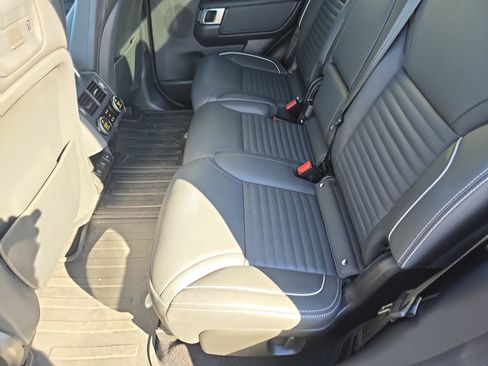 Certified 2021 Land Rover Discovery HSE R-Dynamic image 16