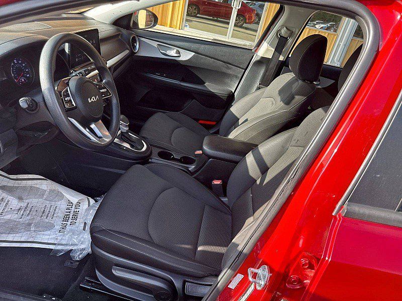 Used 2024 Kia Forte LXS w/ LXS Technology Package FWD image 9