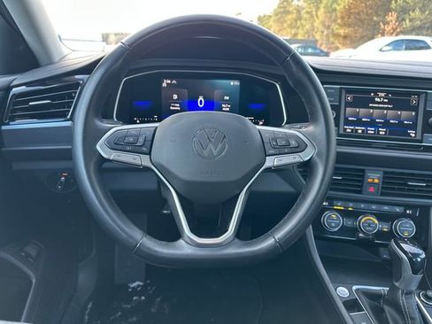 Used 2023 Volkswagen Jetta SE w/ Panoramic Sunroof Package image 13