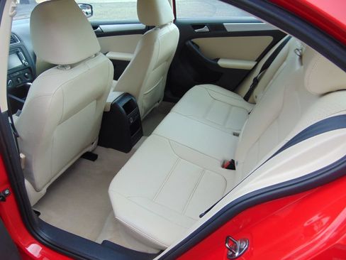 Used 2014 Volkswagen Jetta SE FWD image 3