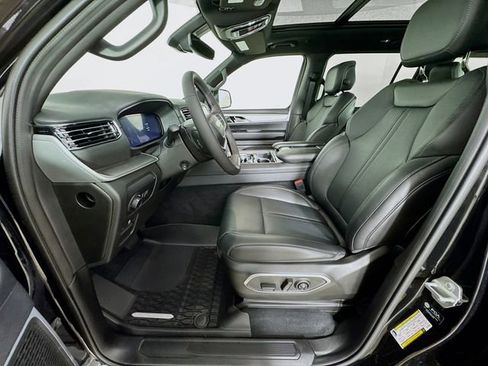 New 2026 Jeep Grand Wagoneer 4WD image 25
