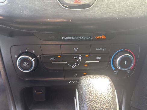 Used 2018 Ford Focus SE FWD image 20
