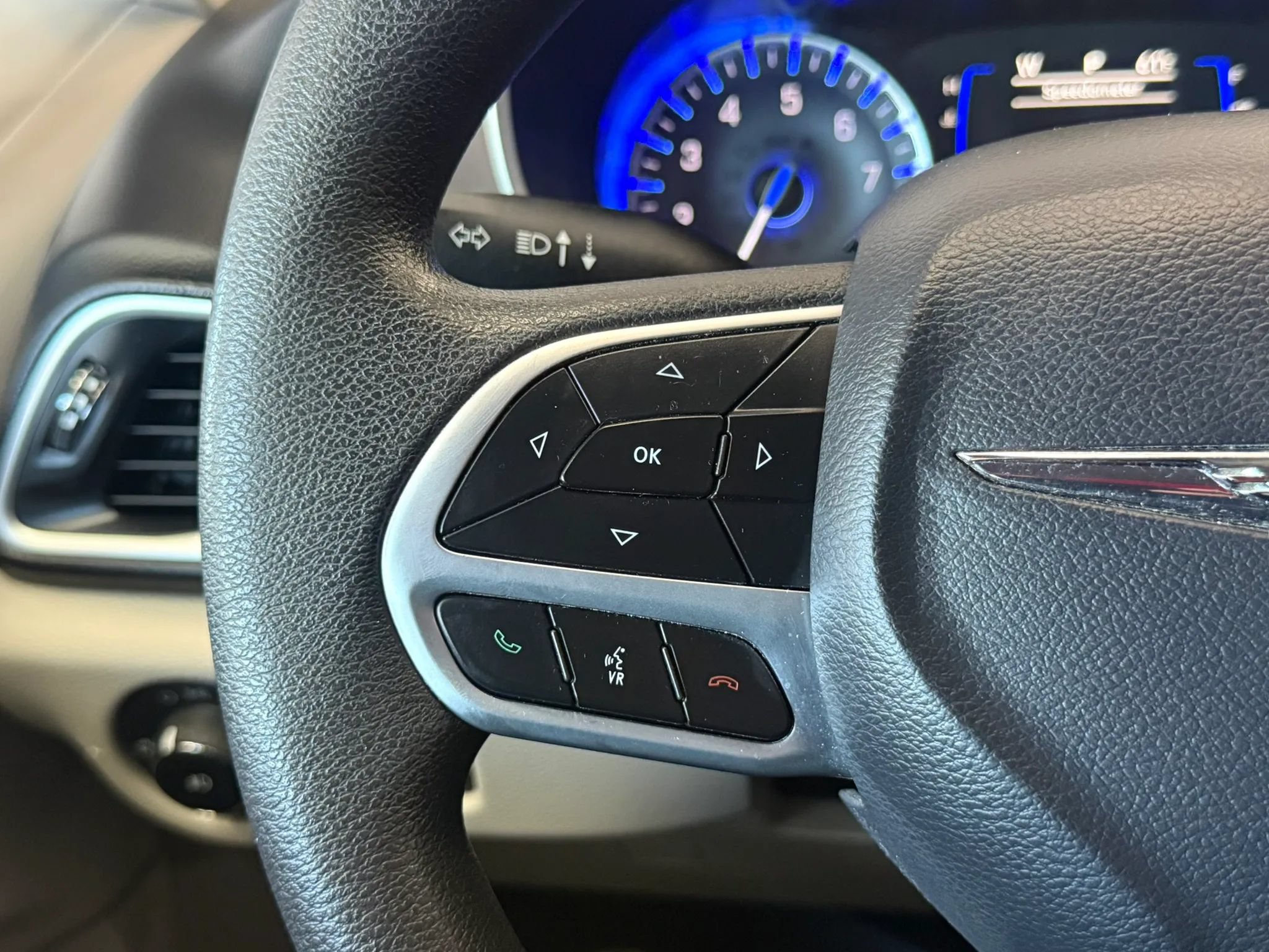 Used 2018 Chrysler Pacifica Touring Plus w/ Tire & Wheel Group FWD image 53