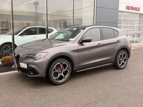 Used 2025 Alfa Romeo Stelvio Sprint image 1