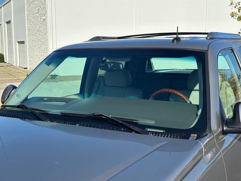 Used 2002 Cadillac Escalade EXT image 9