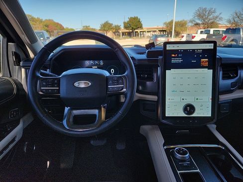 Used 2022 Ford Expedition Platinum image 5