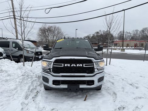Used 2024 RAM 2500 Tradesman w/ Chrome Appearance Group image 8