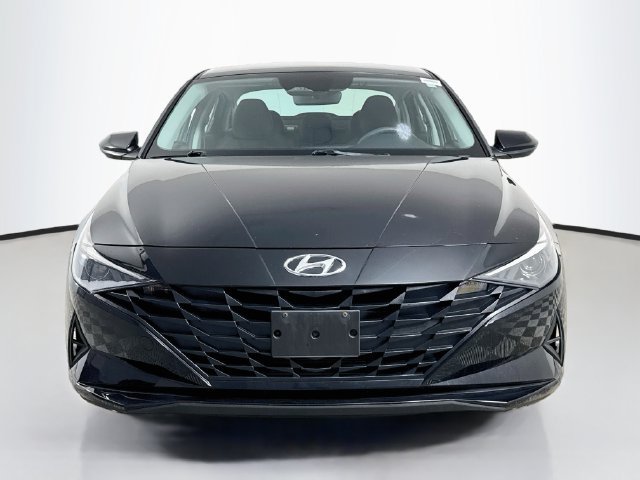 Used 2023 Hyundai Elantra SEL w/ Cargo Package FWD image 2