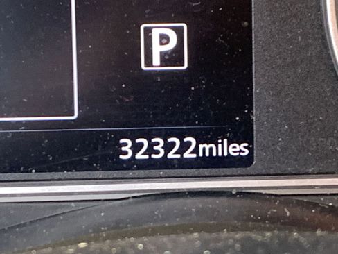 Used 2025 Nissan Versa SV image 9